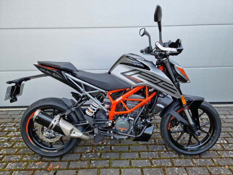 Duke KTM 125 ABS Fahrschule Hackl Würzburg